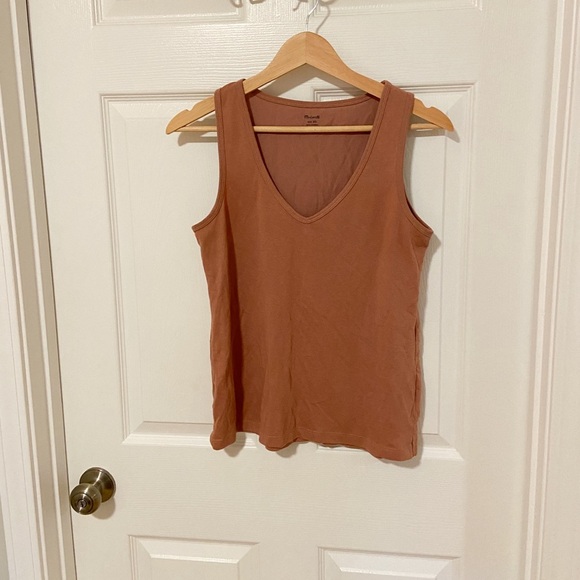 Madewell V-Neck Tank in Faded Rosebud - Picture 2 of 6